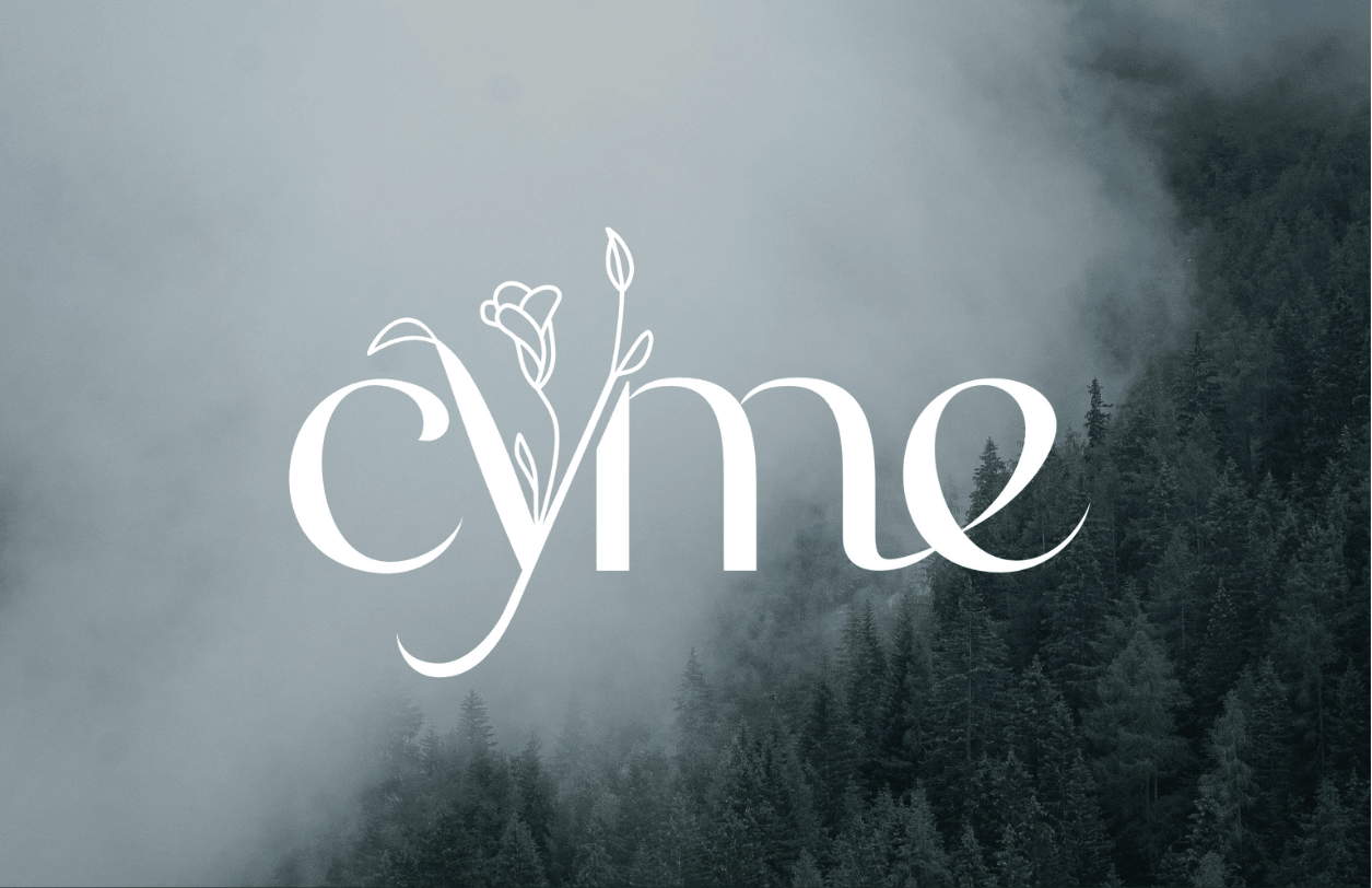 Image qui présente une forêt qui se révèle sous un voile de brouillard. Le logo Cyme apparaît sur la photo. Les séances de thérapie et soutien psychologique ont lieu à proximité de bulle et sont favorables à une vie plus épanouie.